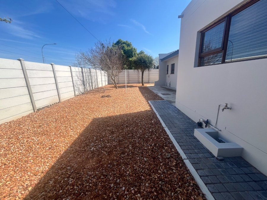 To Let 4 Bedroom Property for Rent in Dormehls Drift Western Cape